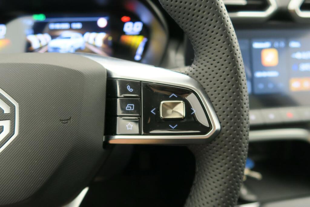 MG ZS SUV 1.5 HEV LUXURY 197 5P 12