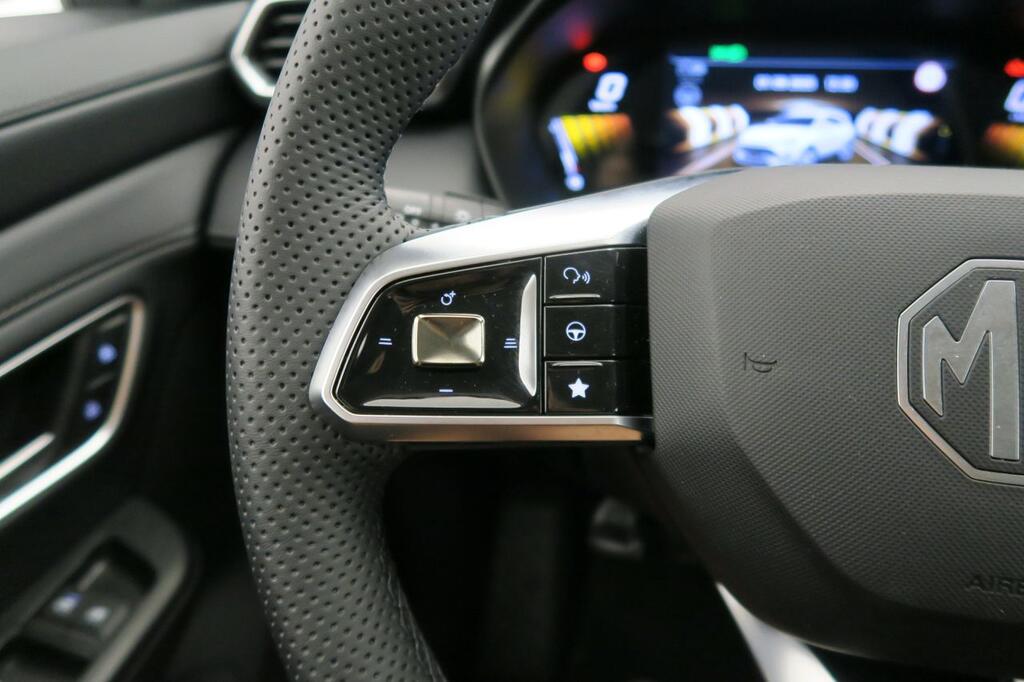 MG ZS SUV 1.5 HEV LUXURY 197 5P 11