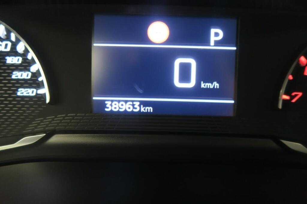 Peugeot 2008 ALLURE PACK 1.5 BLUEHDI 130 CV AUTO S&S 5P 9