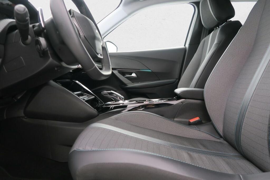 Peugeot 2008 ALLURE PACK 1.5 BLUEHDI 130 CV AUTO S&S 5P 17