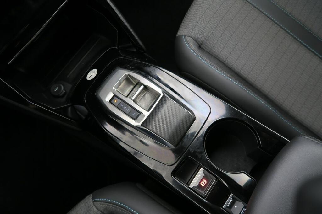 Peugeot 2008 ALLURE PACK 1.5 BLUEHDI 130 CV AUTO S&S 5P 11