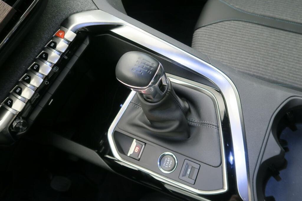 Peugeot 3008 ALLURE PACK 1.2 PURETECH 130CV MAN 9