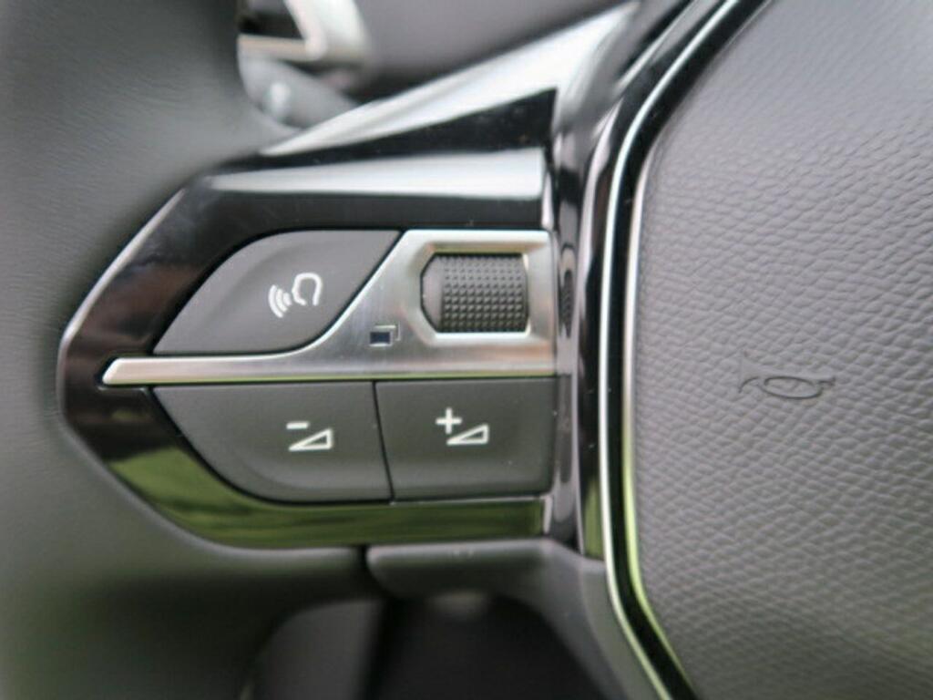 Peugeot 3008 ALLURE PACK 1.2 PURETECH 130CV MAN 9
