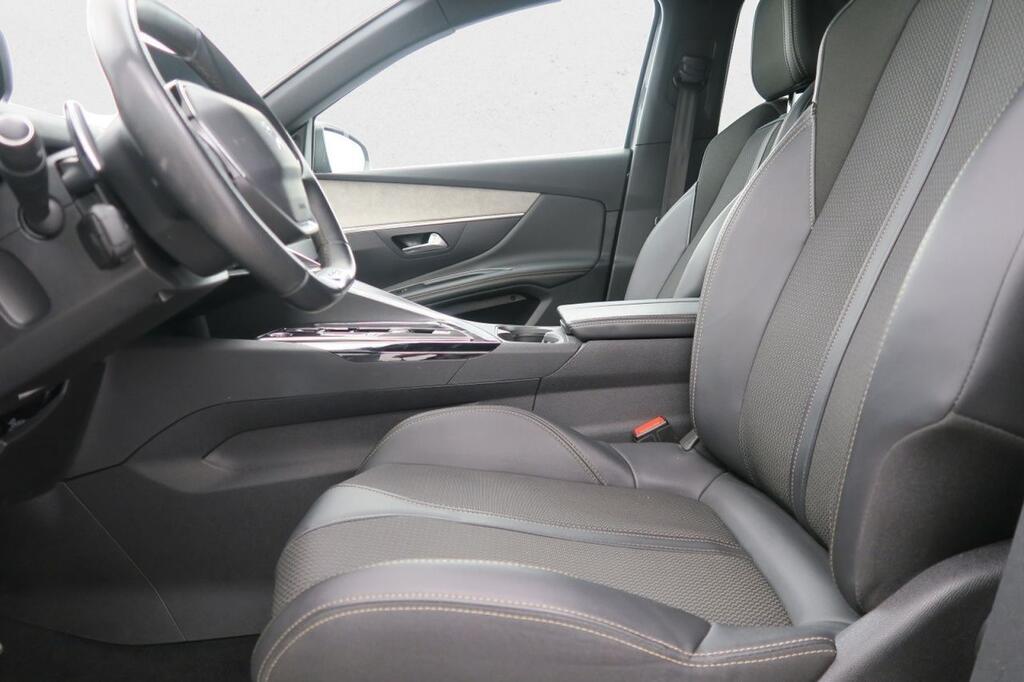 Peugeot 3008 GT 1.2 PURETECH 130 CV S&S AUTO 5P 17