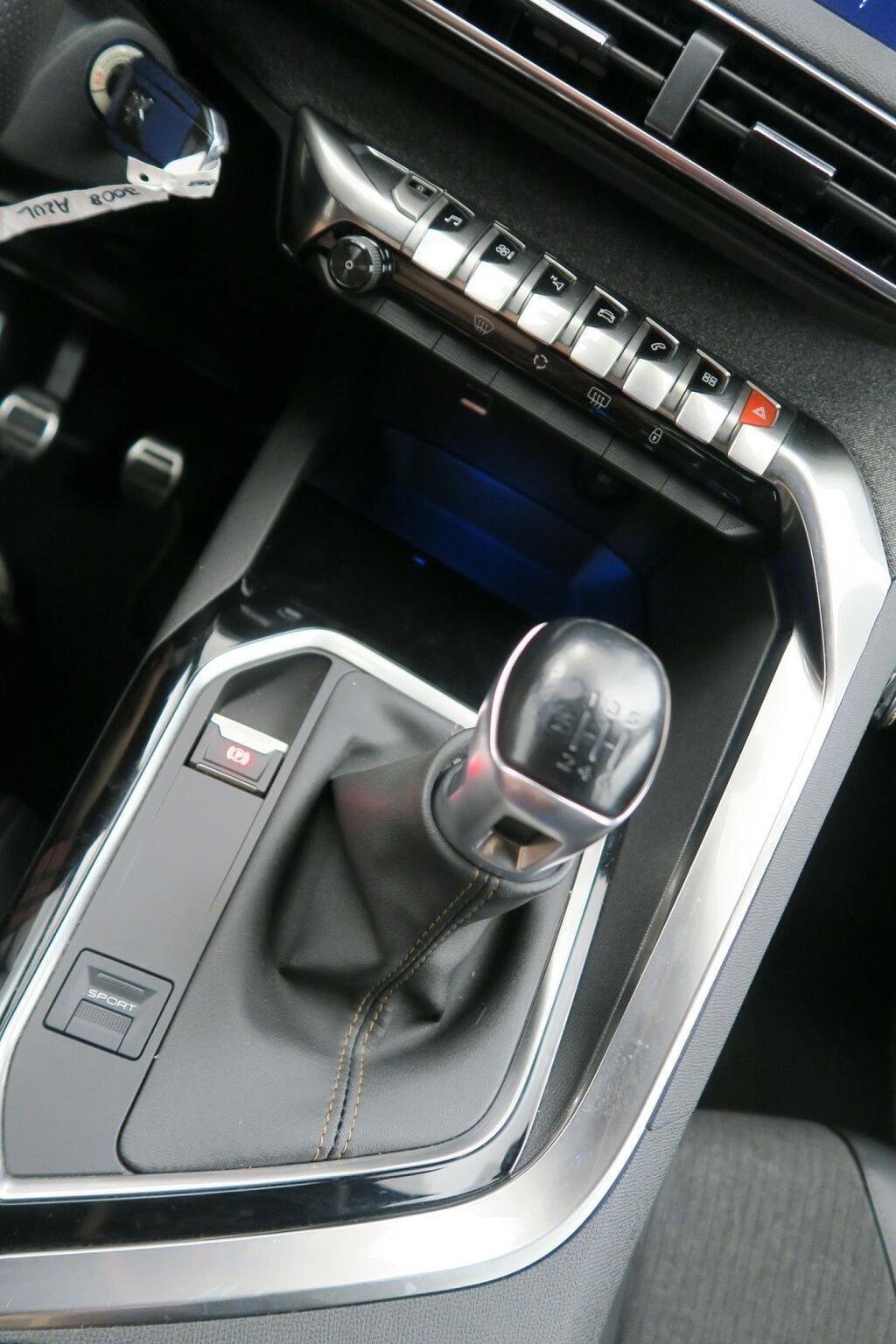 Peugeot 3008 GT LINE 1.2 PURETECH 130CV S&S 6VEL MAN 5P 10