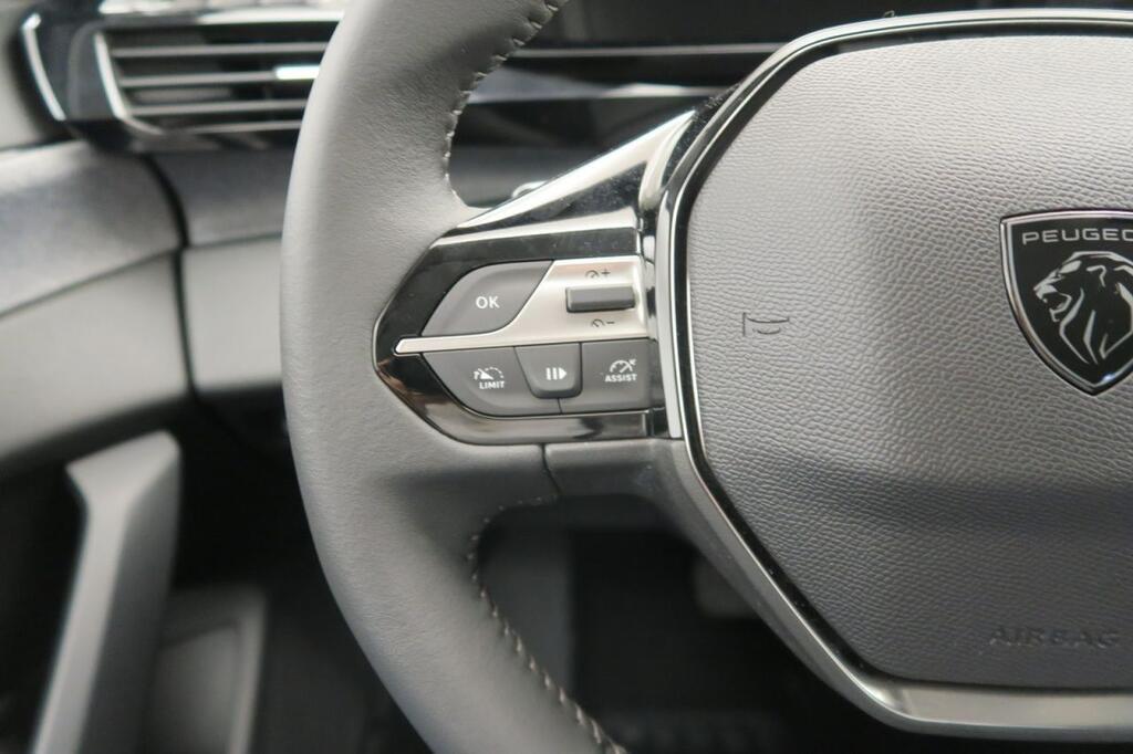 Peugeot 308 5p Allure PLUG-IN HYBRID 180 e-EAT8 12