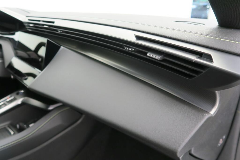 Peugeot 308 5p GT PLUG-IN HYBRID 225 e-EAT8 14