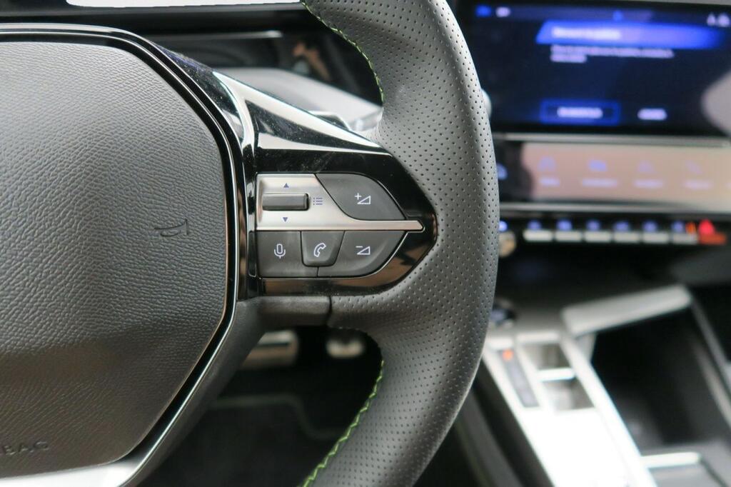 Peugeot 408 GT PLUG-IN HYBRID 180 E-EAT8 11