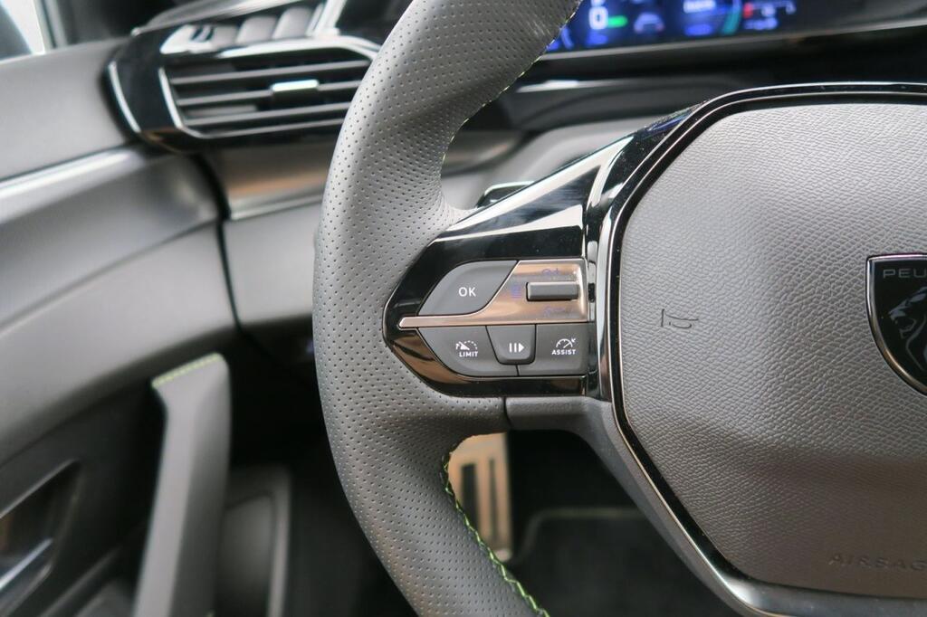 Peugeot 408 GT PLUG-IN HYBRID 180 E-EAT8 10