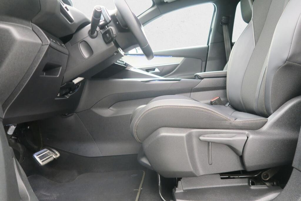 Peugeot 5008 GT 1.5 BLUEHDI 130 CV AUTO S&S 5P 7 PLAZAS 17