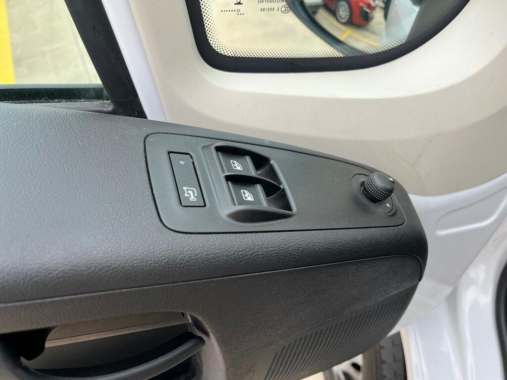 Peugeot Boxer FG L1H1 2.2 BHDI 120 CV 330 4P 11