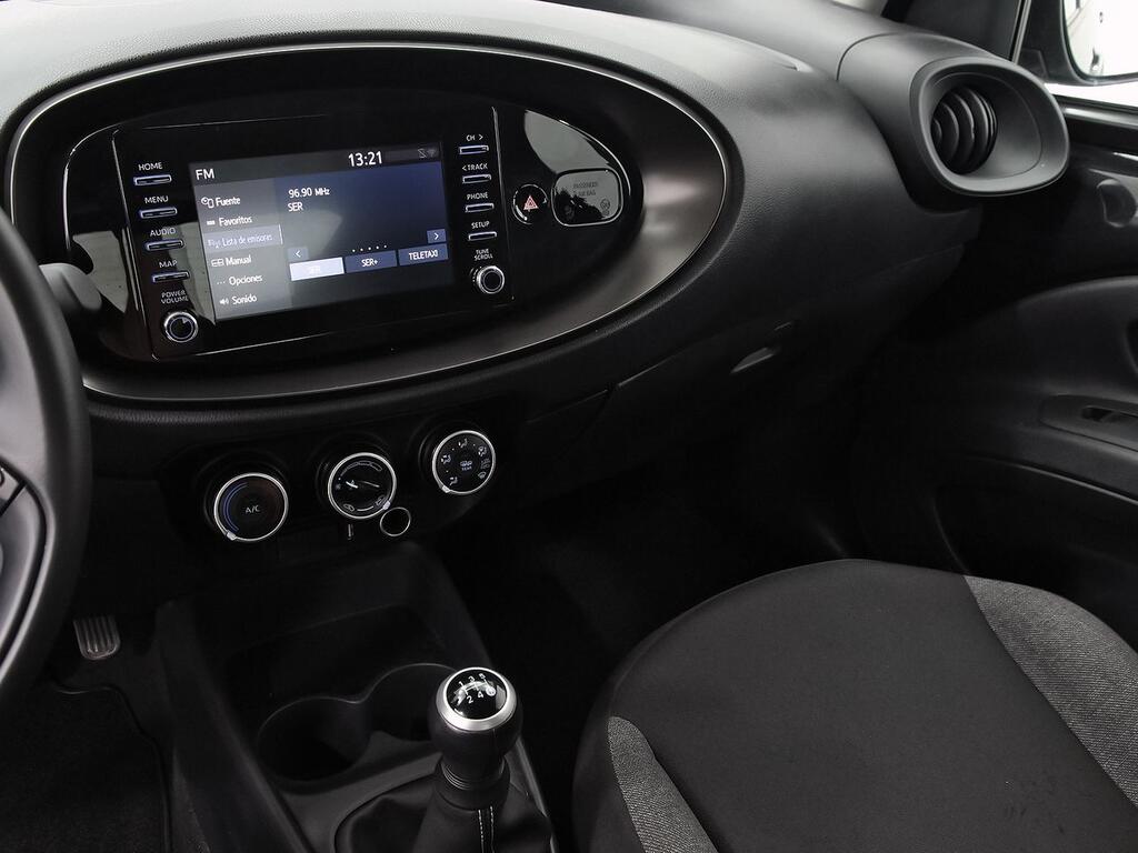 Toyota Aygo CROSS PLAY 1.0 VVT-I 72 CV 5P 10