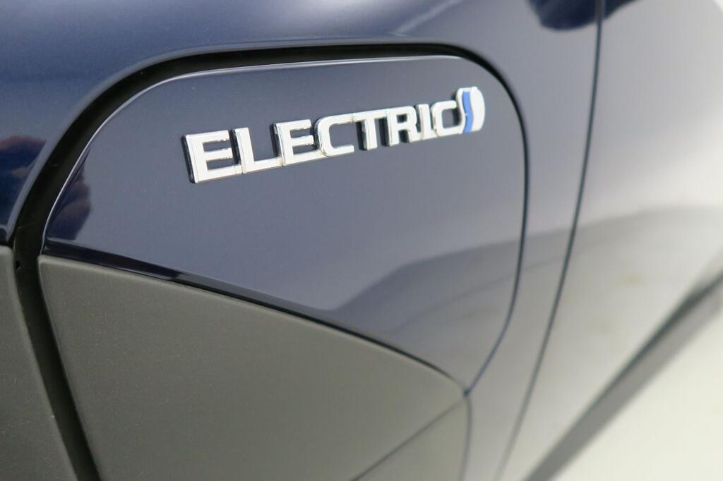 Toyota bZ4X 220E 4x4 5P Style Plus 23