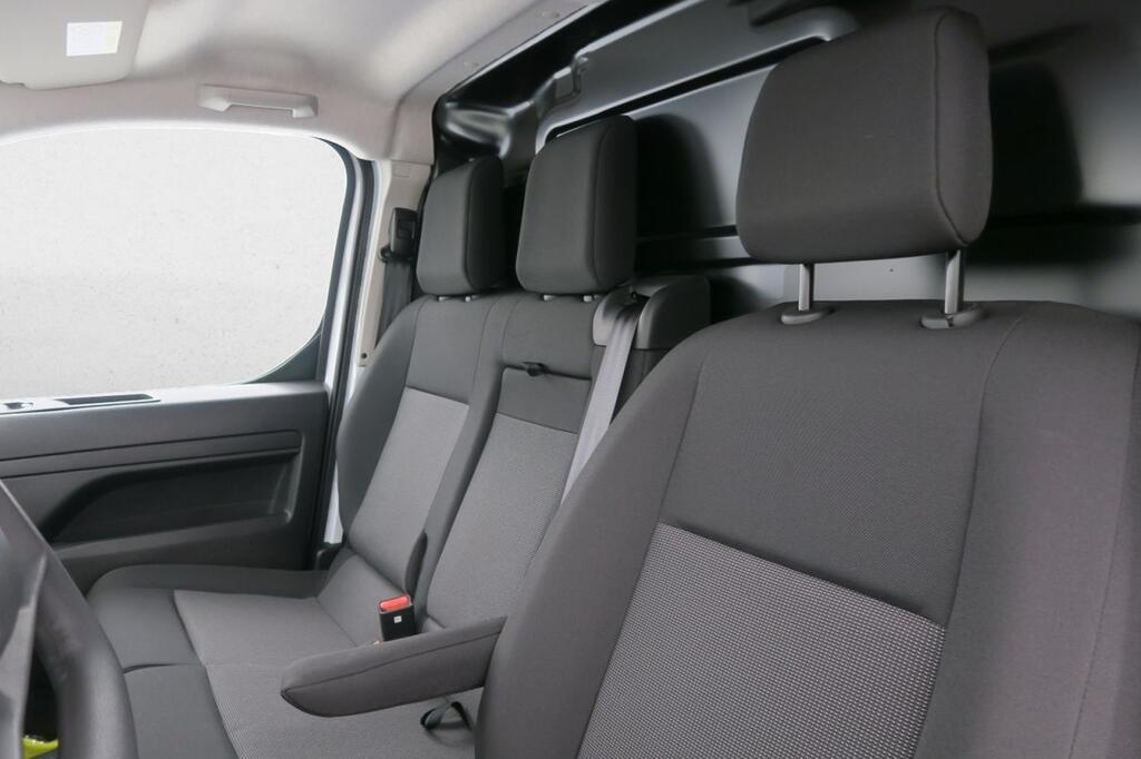 Toyota Proace Verso Combi BEV 50KWH L1 GX 6STR 136 4P 14