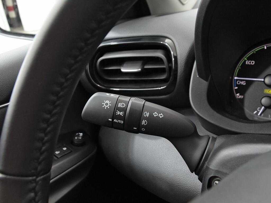 Toyota Yaris ACTIVE PLUS 1.5 VVT-I HEV 116 CV 5P 8