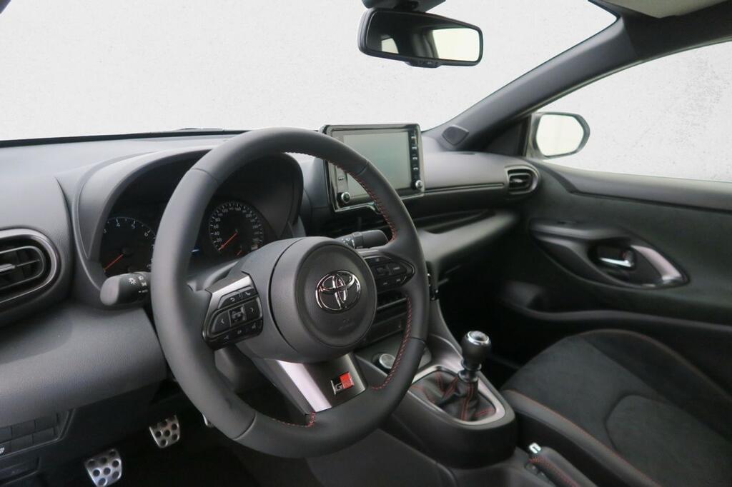 Toyota Yaris GR CIRCUIT PACK WRC TRIPLE EDITION 1.6T 261 CV 3P 8