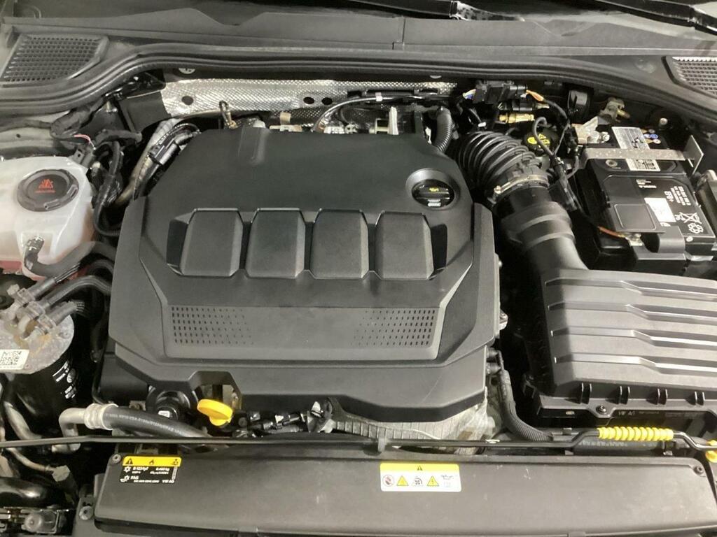 Volkswagen Golf VIII LIFE 2.0 TDI 150 CV DSG 5P 20