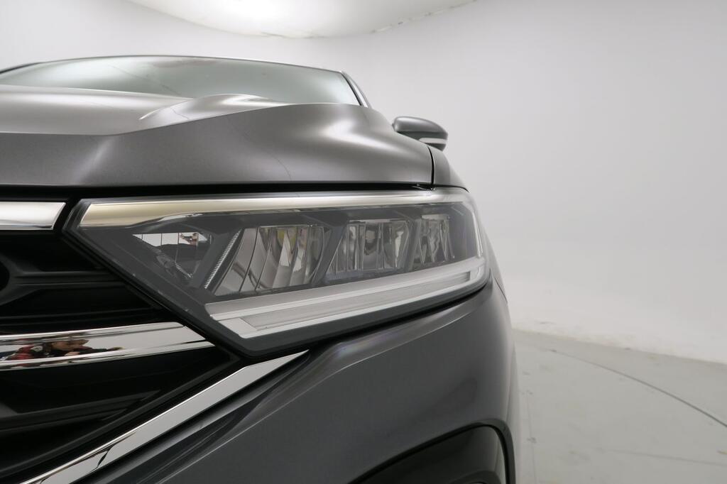 Volkswagen T-Roc R-LINE 1.5 TSI 150 CV DSG 5P 22