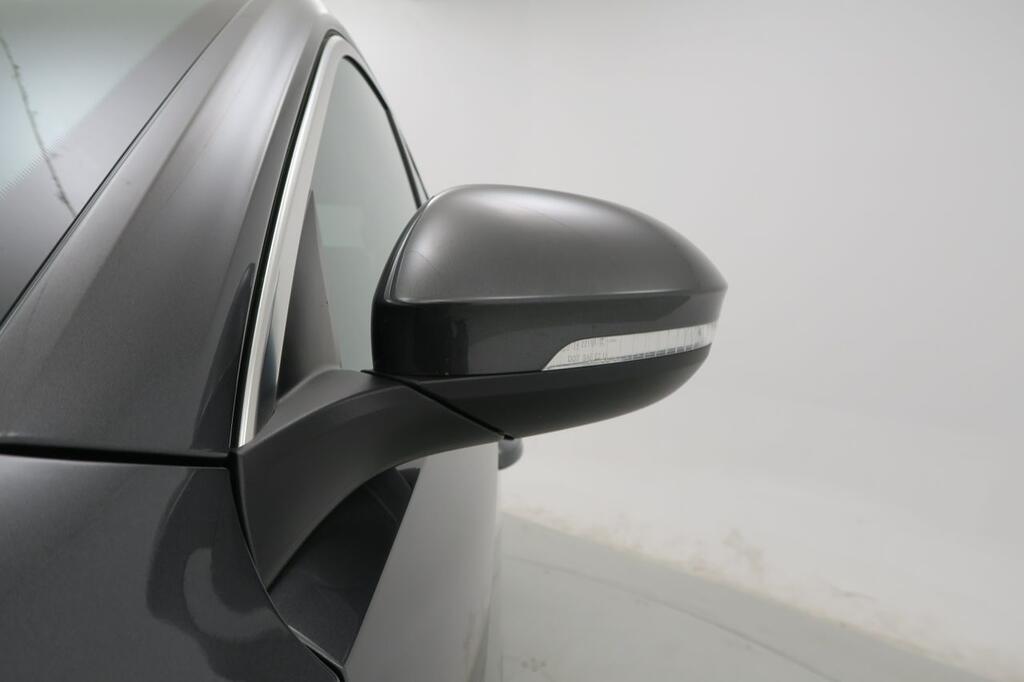 Volkswagen T-Roc R-LINE 1.5 TSI 150 CV DSG 5P 23