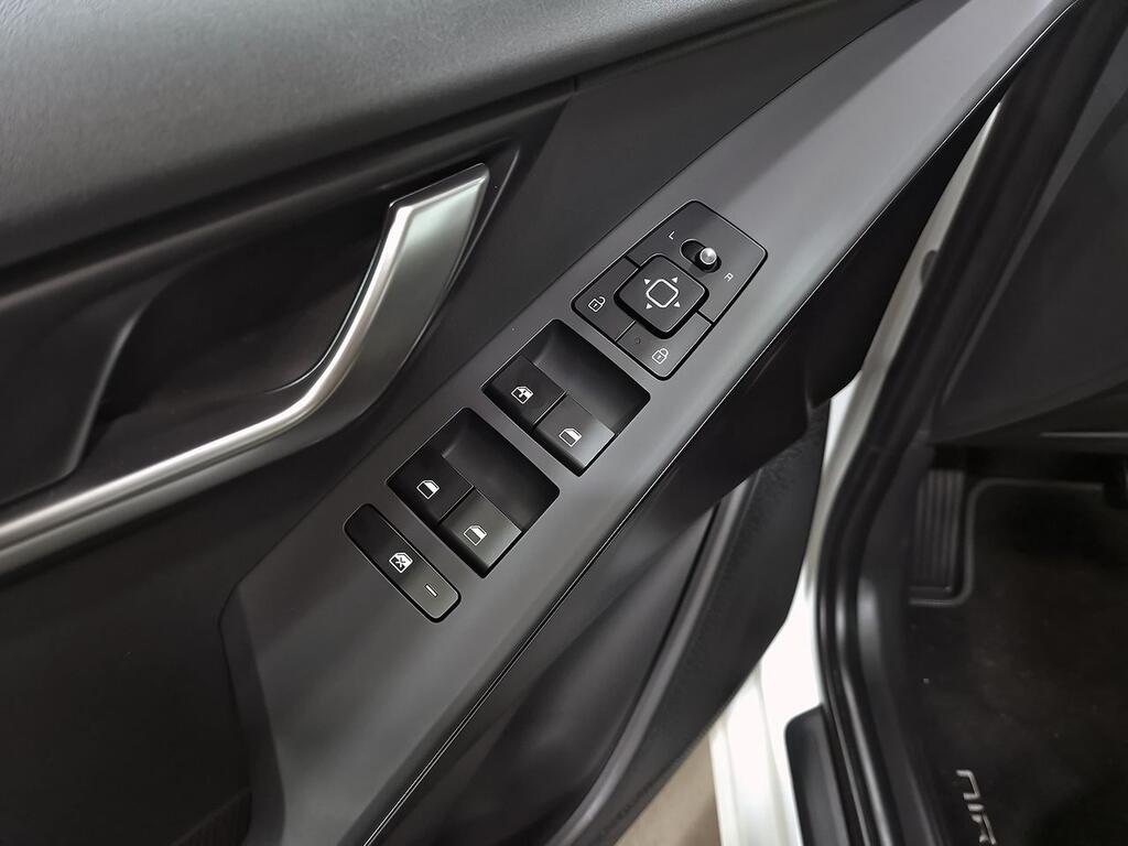 Kia Niro 1.6 GDi HEV 104kW (141CV) Concept 11
