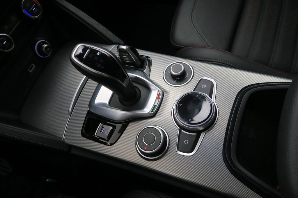 Alfa Romeo Stelvio TRIBUTO ITALIANO 2.1 TD 210CV Q4 AT8 5P 8