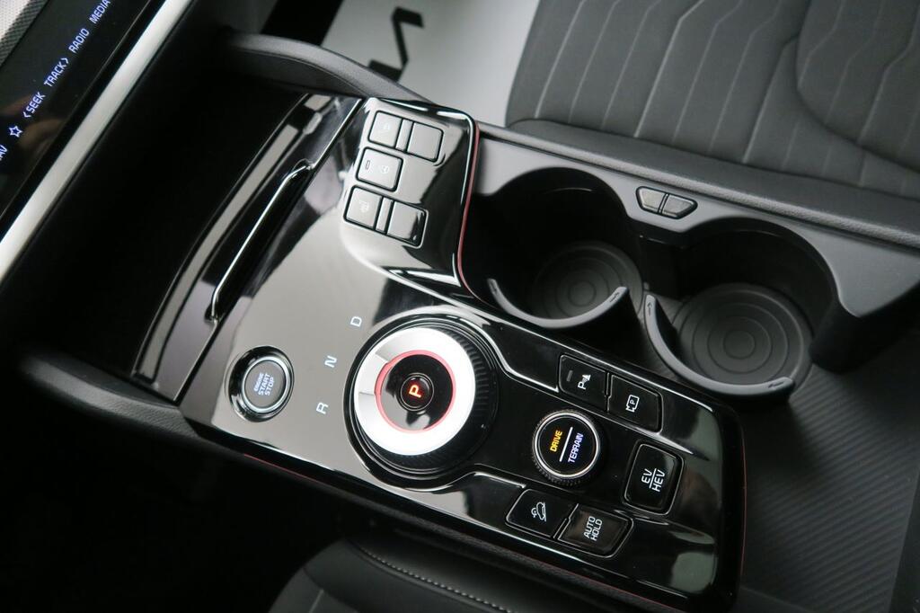 Kia Sportage 1.6 T-GDi PHEV Tech 4X4 (Pack Luxury) (17″) 10