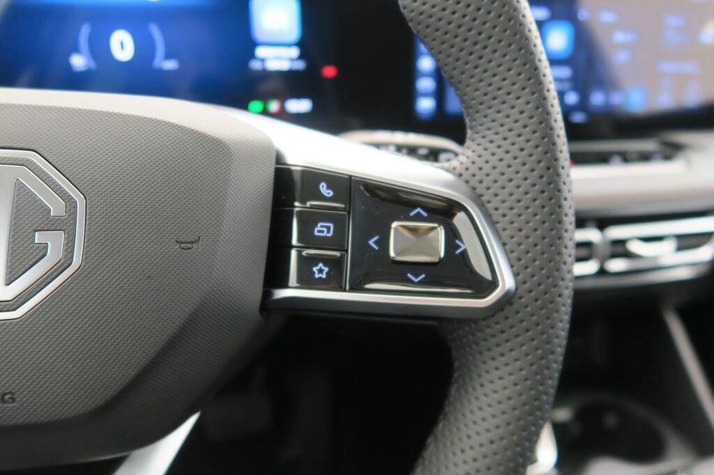 MG HS SUV 1.5 HEV EHS HYBRID+ 224 LUXURY 224 5P 12