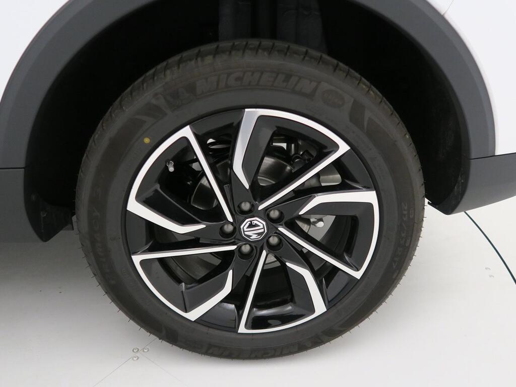 MG ZS SUV 1.5 LUXURY 106 5P 21