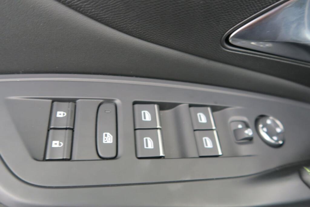 Peugeot 408 GT PLUG-IN HYBRID 180 E-EAT8 13