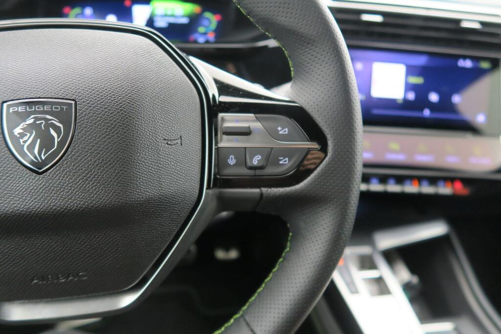 Peugeot 408 GT PLUG-IN HYBRID 180 E-EAT8 12