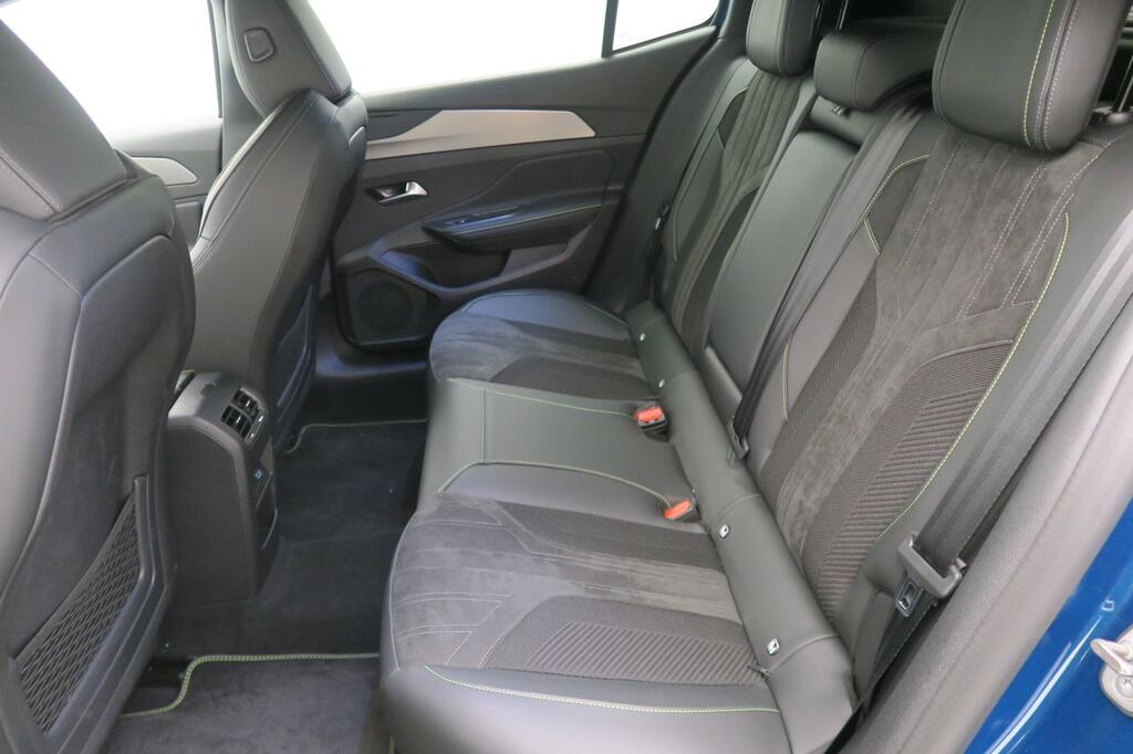 Peugeot 408 GT PLUG-IN HYBRID 180 E-EAT8 19
