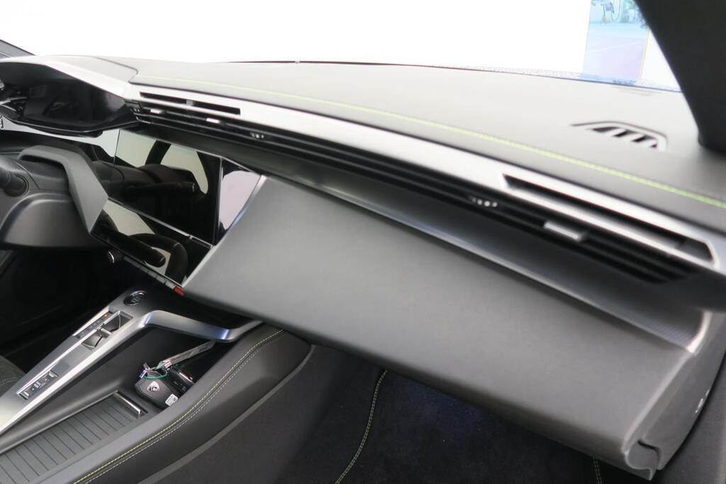 Peugeot 408 GT PLUG-IN HYBRID 180 E-EAT8 16