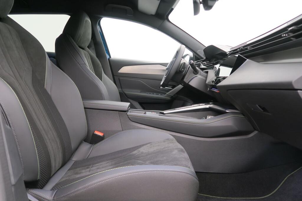 Peugeot 408 GT PLUG-IN HYBRID 180 E-EAT8 17