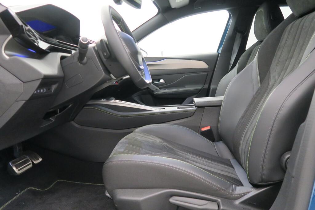 Peugeot 408 GT PLUG-IN HYBRID 180 E-EAT8 18