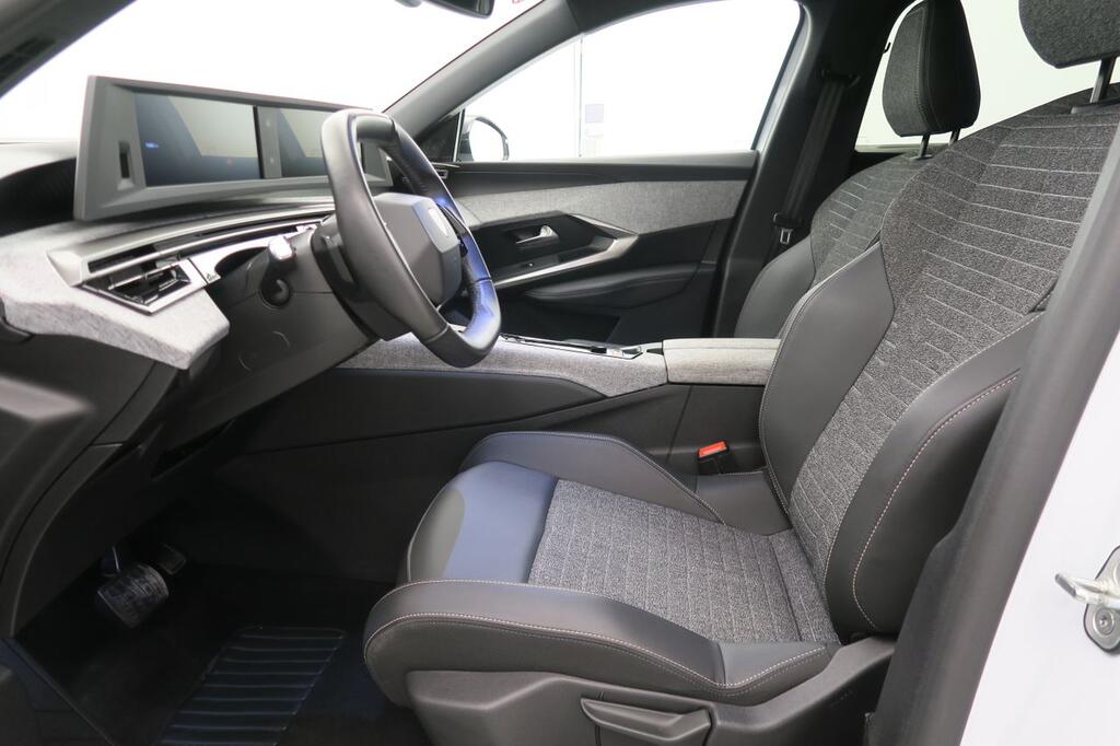 Peugeot 5008 ALLURE 1.2 MHEV HYBRID EDCS6 145 CV 7 PLAZAS 17