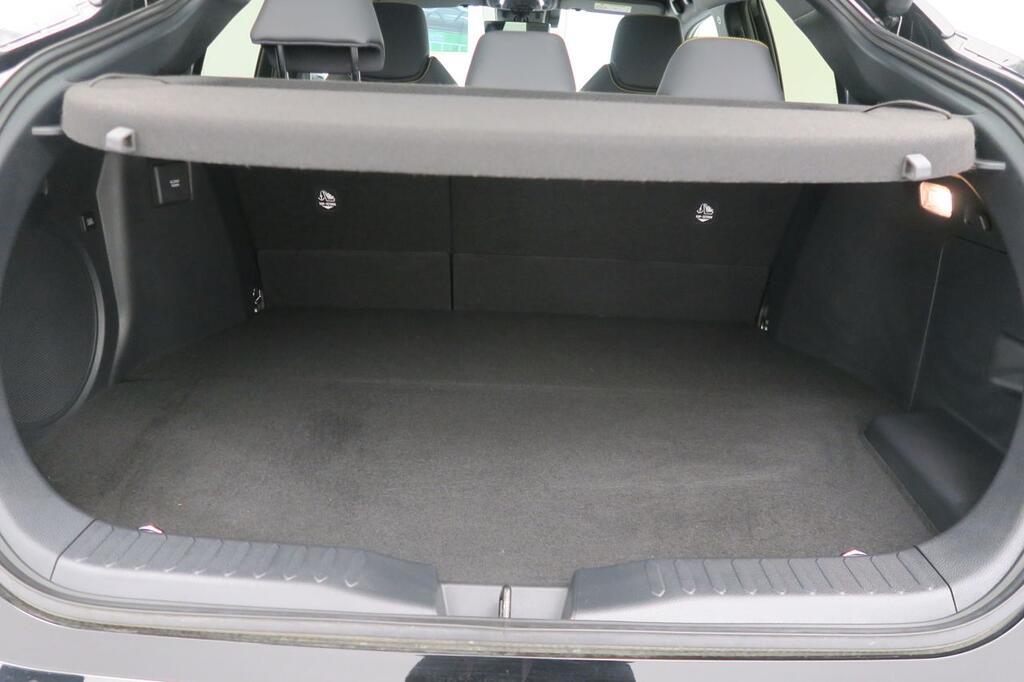 Toyota C-HR TOYOTA C-HR 220PH E-CVT 5P PREMIERE EDITION 18