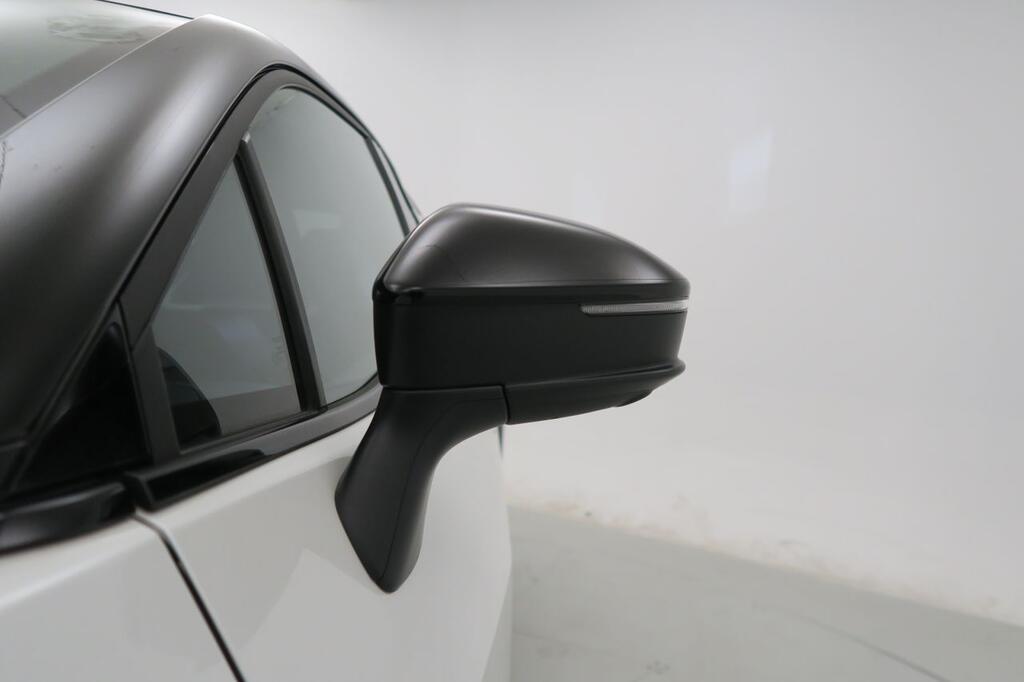 Toyota C-HR TOYOTA C-HR 220PH E-CVT 5P PREMIERE EDITION 21