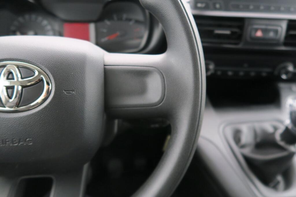 Toyota Proace City FG 1.5D 102 CV MWB 4P 11