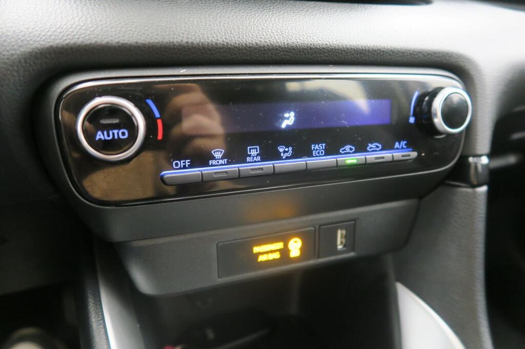 Toyota Yaris Berlina 1.5 VVT-I HEV ACTIVE PLUS 116 5P 8