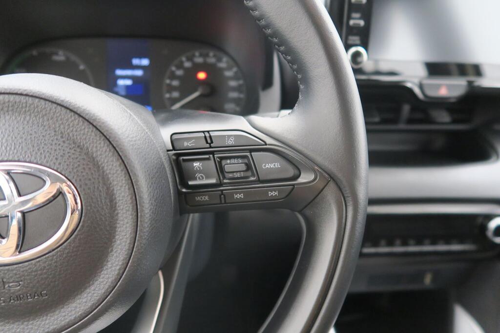 Toyota Yaris Berlina 1.5 VVT-I HEV ACTIVE PLUS 116 5P 11