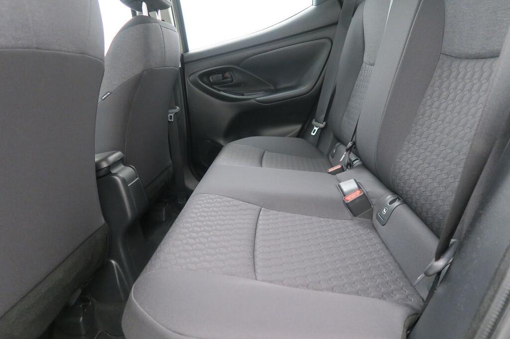 Toyota Yaris Berlina 1.5 VVT-I HEV ACTIVE PLUS 116 5P 17