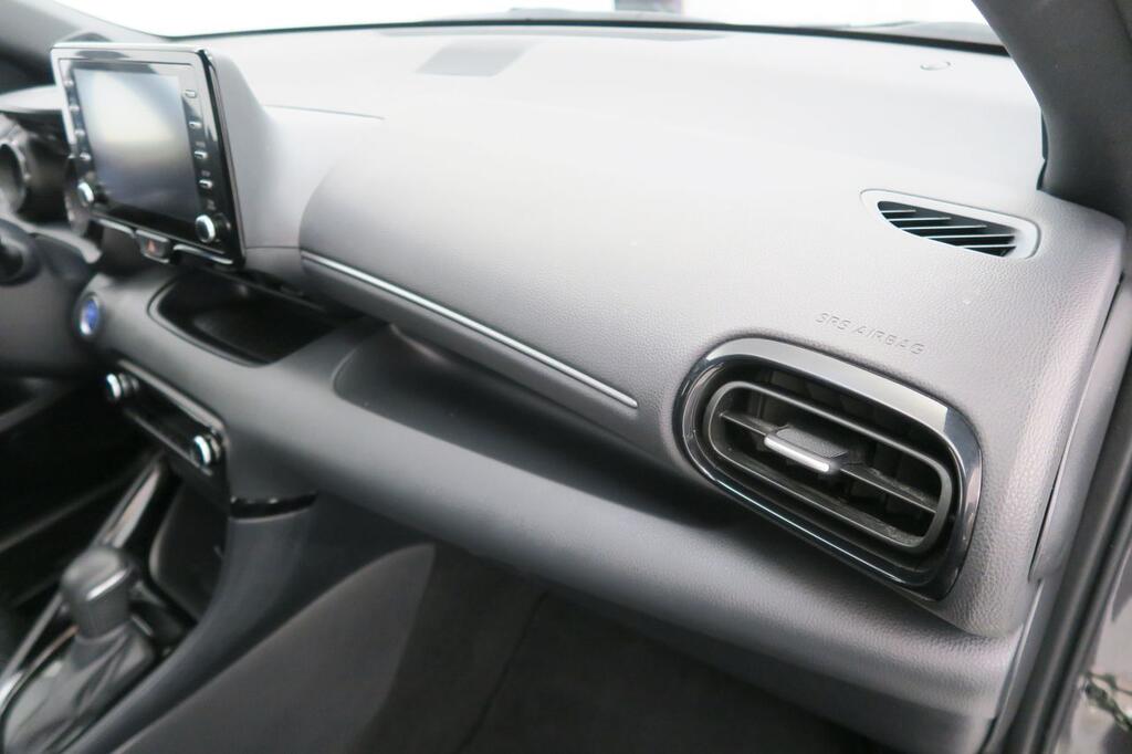 Toyota Yaris Berlina 1.5 VVT-I HYBRID STYLE 116 5P 17