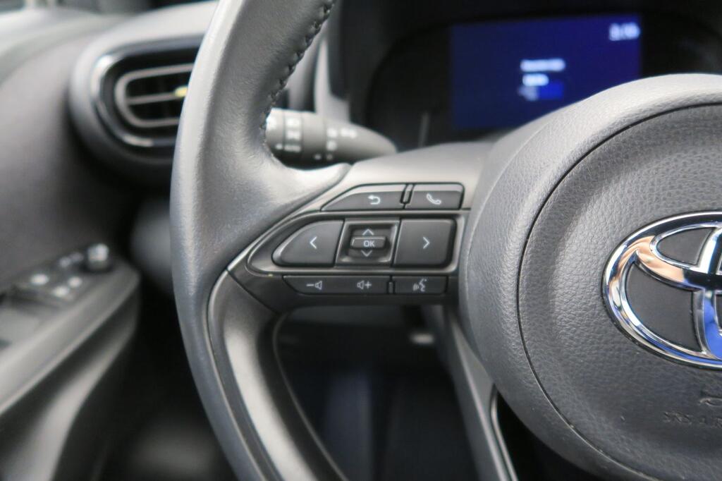 Toyota Yaris Cross YB 12