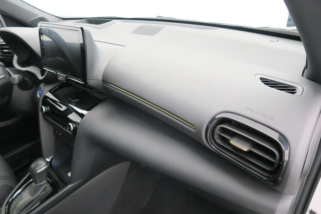 Toyota Yaris Cross YB 16