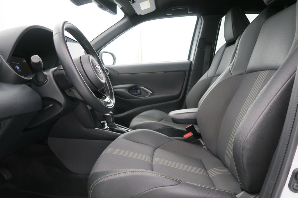 Toyota Yaris Cross YB 18