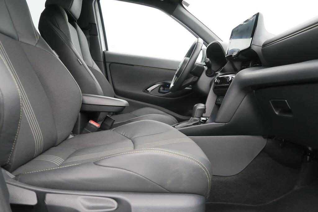 Toyota Yaris Cross YB 17