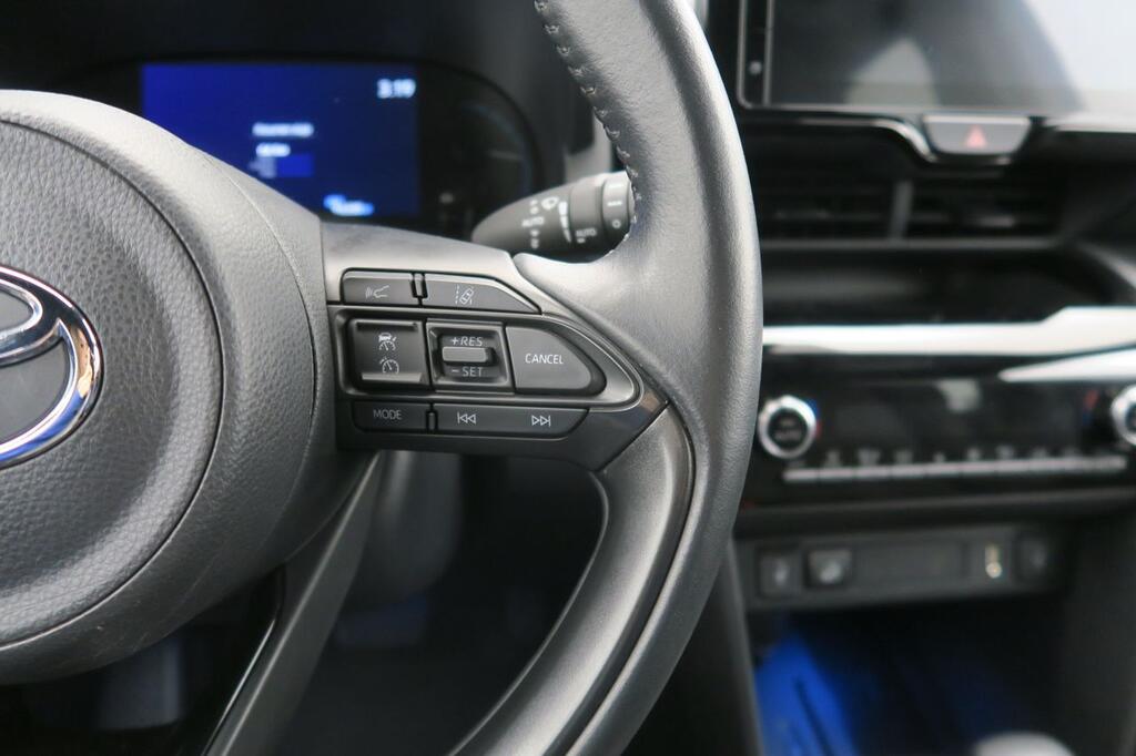 Toyota Yaris Cross YB 13