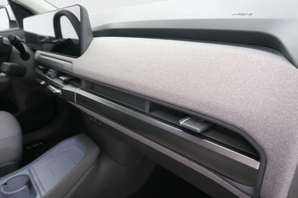 Kia EV3 Earth (Long Range) 17