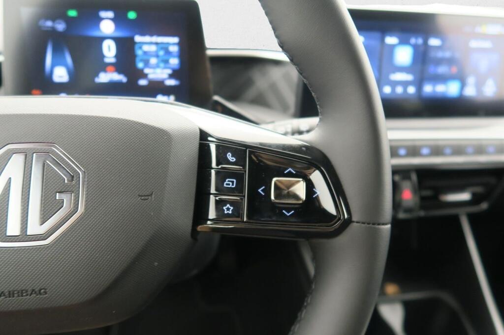 MG MG3 HEV LUXURY 11