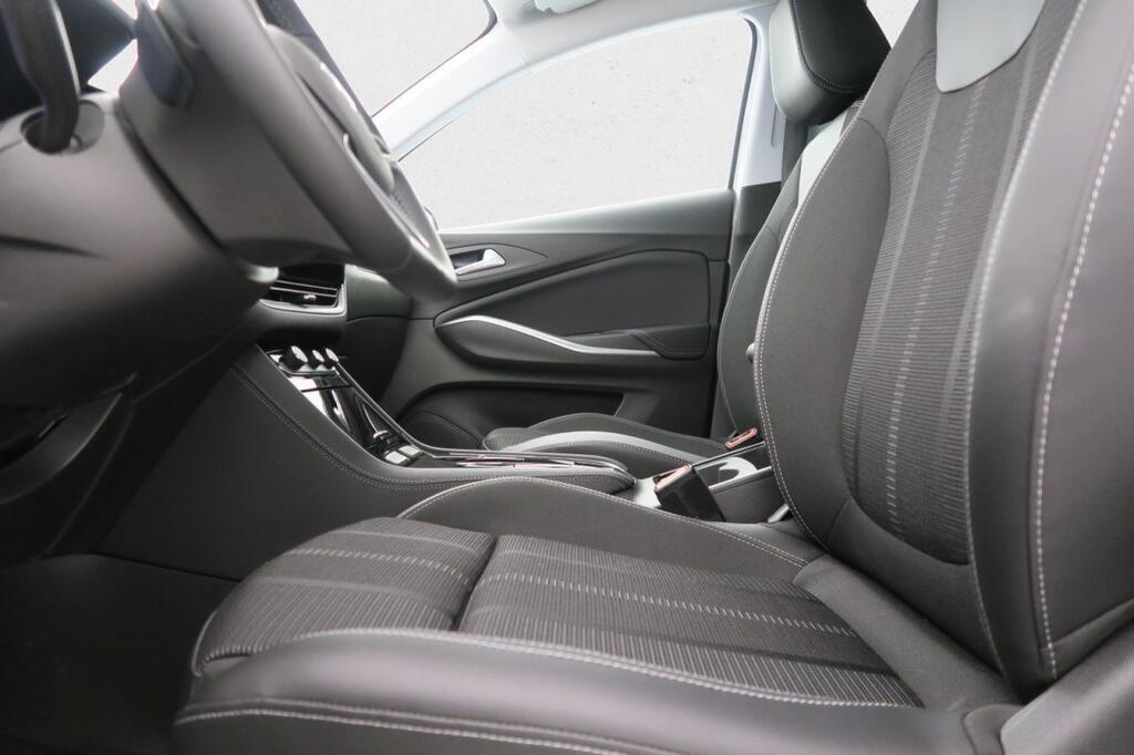 Opel Grandland GS 1.6T Plug-in Hybrid AT8 S/S 4X2 225 C 15